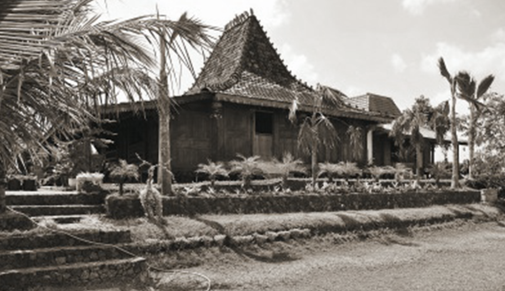 RMH JOGLO.png