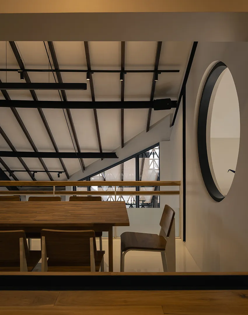 Hungry Bird by Samma Studio