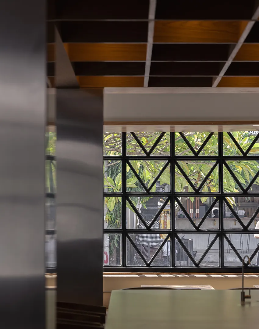 Hungry Bird by Samma Studio