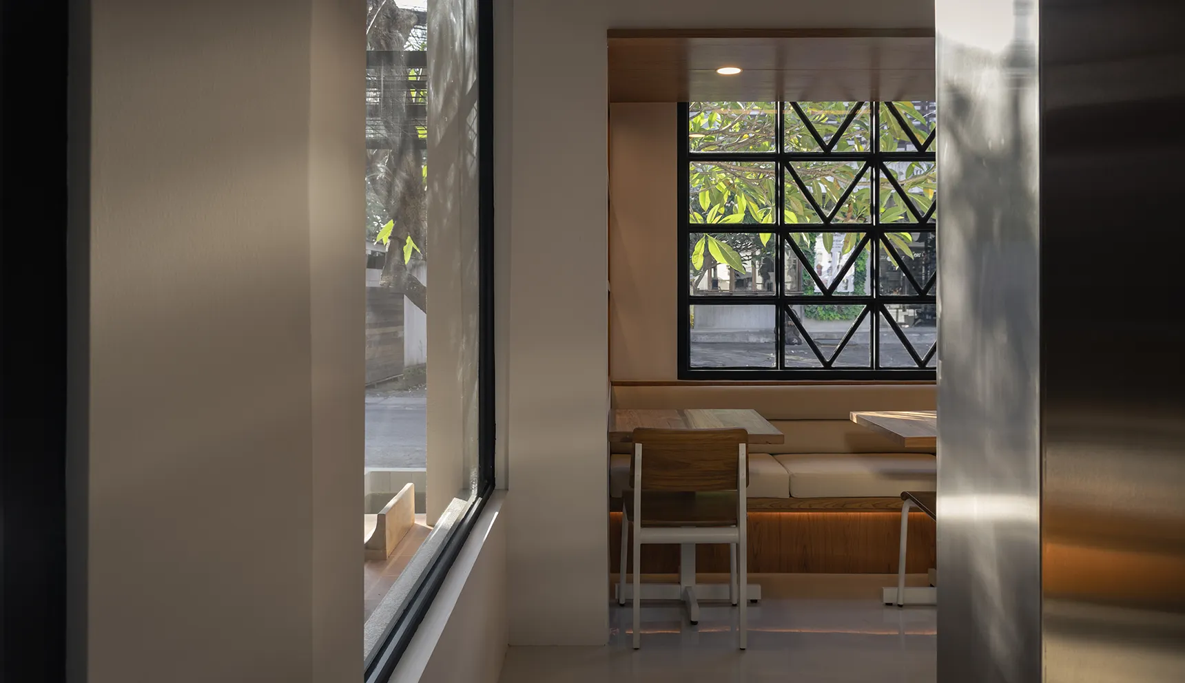 Hungry Bird by Samma Studio