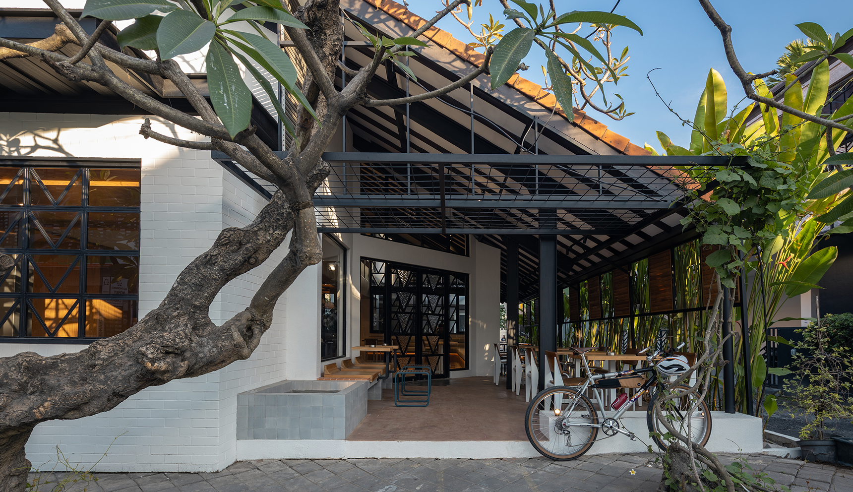 Hungry Bird by Samma Studio