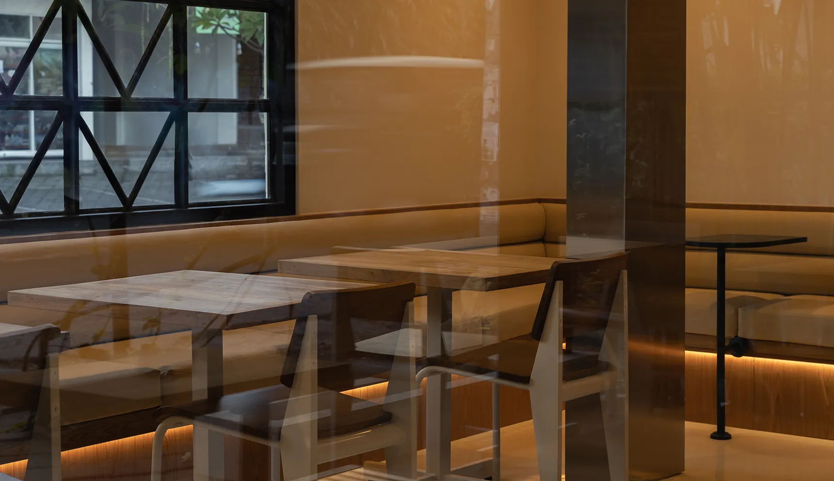 Hungry Bird by Samma Studio