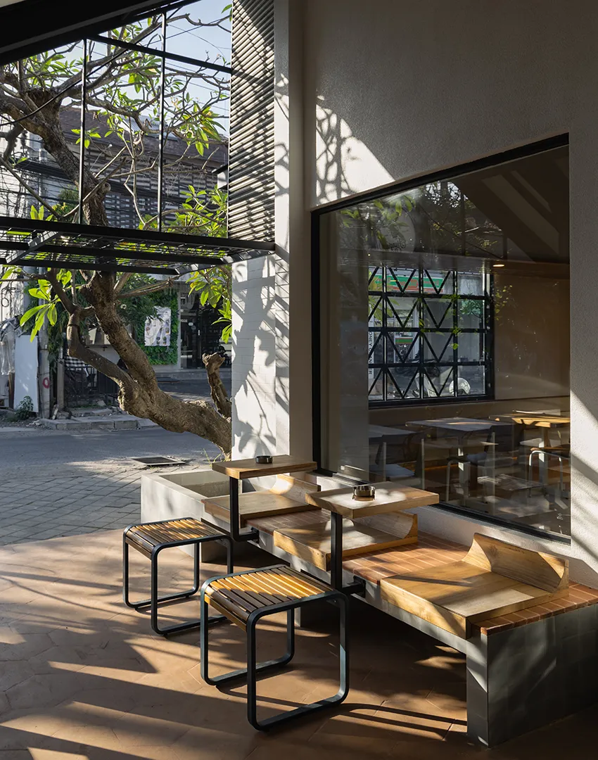 Hungry Bird by Samma Studio