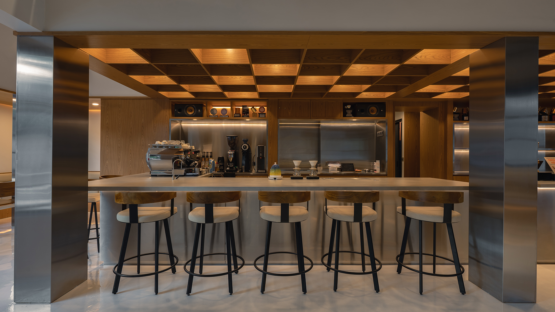 Hungry Bird by Samma Studio